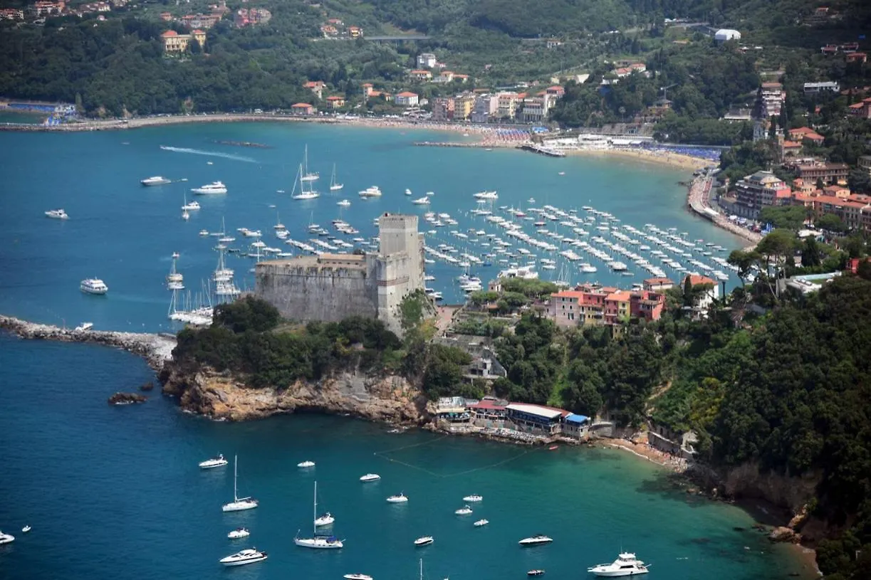 Casa Norb Lerici - With Private Parking Apartment